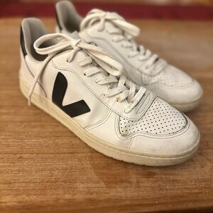Veja V-10 Leather White and Black